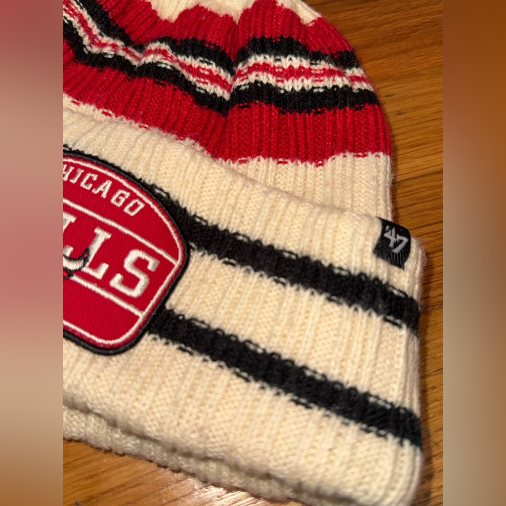‘47 Chicago Bulls Berring Cuffed Knit Hat with Pom - Picture 2 of 4